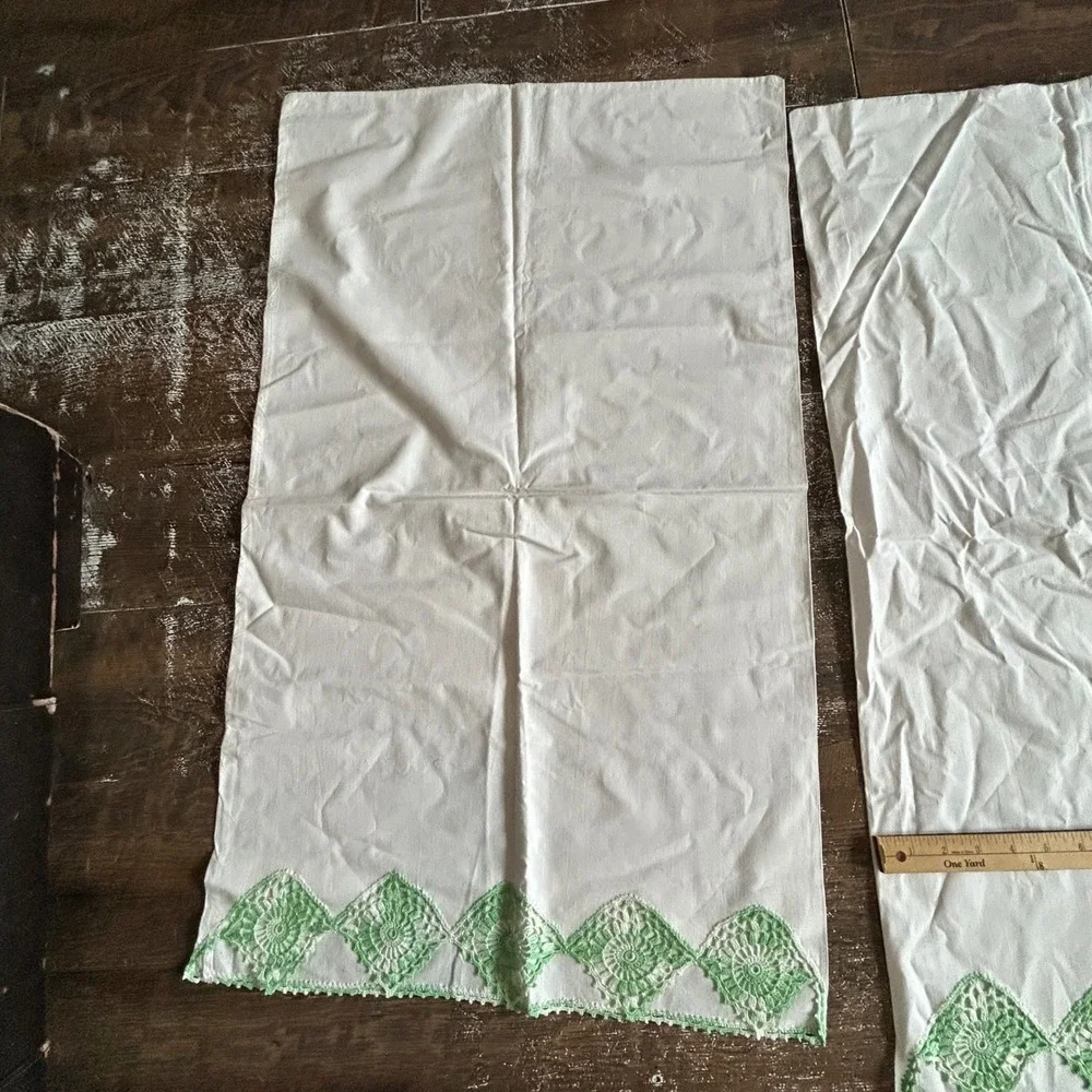 Vintage White Cotton Pillowcases Green Crochet Lace Border Set of 2 Standard